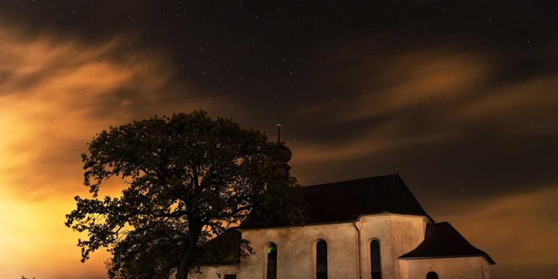 当赛博朋克遇见亲密关系：情感咨询师解析婚姻危机的早期预警信号与关系指导