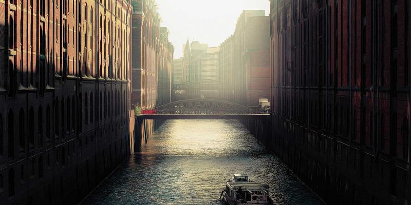 《约会女孩日记》与赛博朋克时代的情感关系指导：在数字迷雾中寻找真实连接