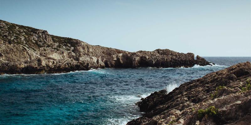 《约会女孩日记》中的赛博朋克启示：当文化差异碰撞，如何寻求关系指导