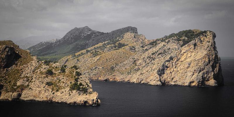 赛博朋克式恋爱：用未来科技与复古真心赢得约会女孩的心
