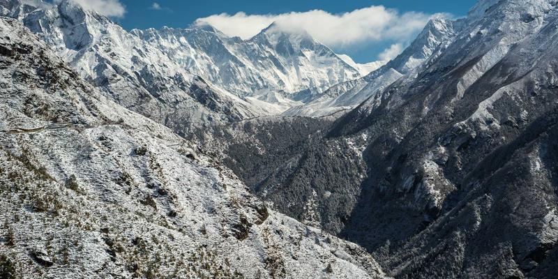 赛博朋克时代的指南针：情感咨询如何为LGBTQ+群体提供关系指导与出柜支持