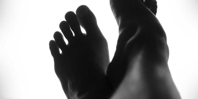 赛博朋克时代的约会指南：如何在霓虹与数据中寻找真实关系